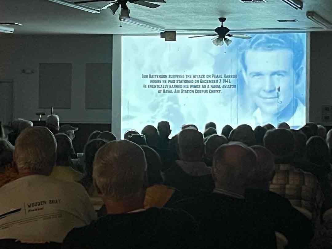 Crowd watching Pat Simon lecture